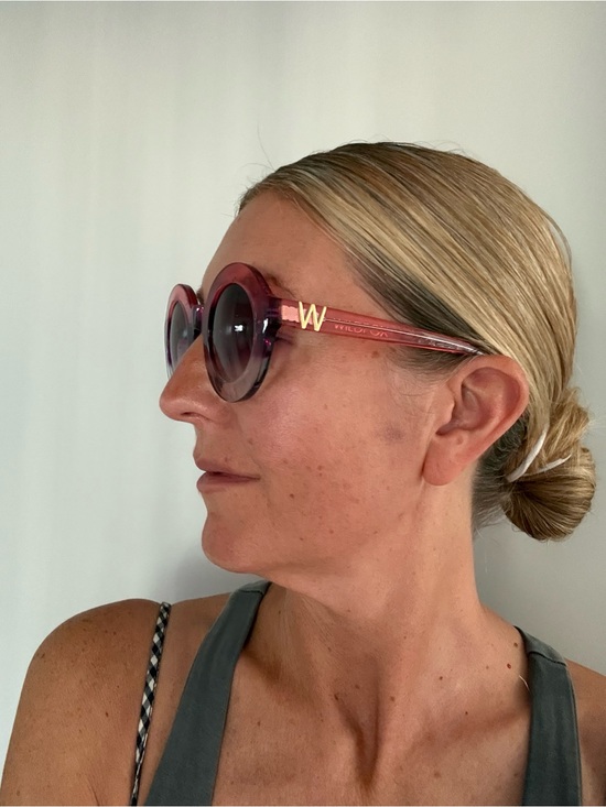 Wildfox Accessories - Wildfox Translucent Rose Round Sunglasses with Gold W Detail
